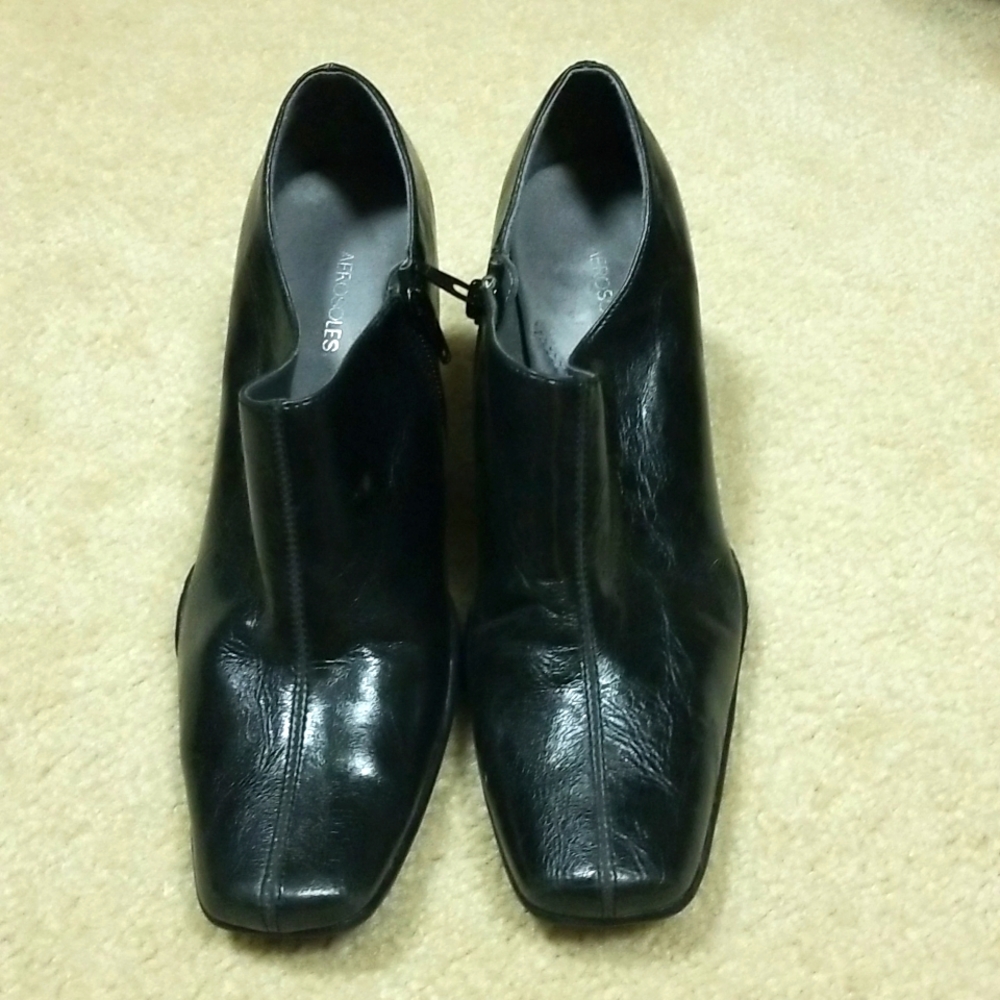 Black ankle booties. Aerosoles. Like New.